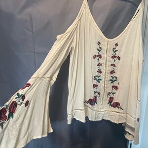 American Eagle top cold shoulder embroidered never worn medium smoke free